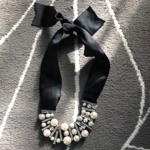 Ribbon necklace with pearls and rhinestones.